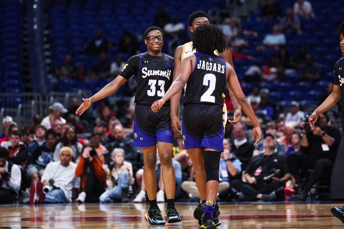 Mansfield Summit guard Javon Ross (33) purts his hand out to high five his teammate Sam Getnet (2) in the Class 5A Division II state championship against Beaumont United at The Alamodome in San Antonio, Texas, March 14, 2026.