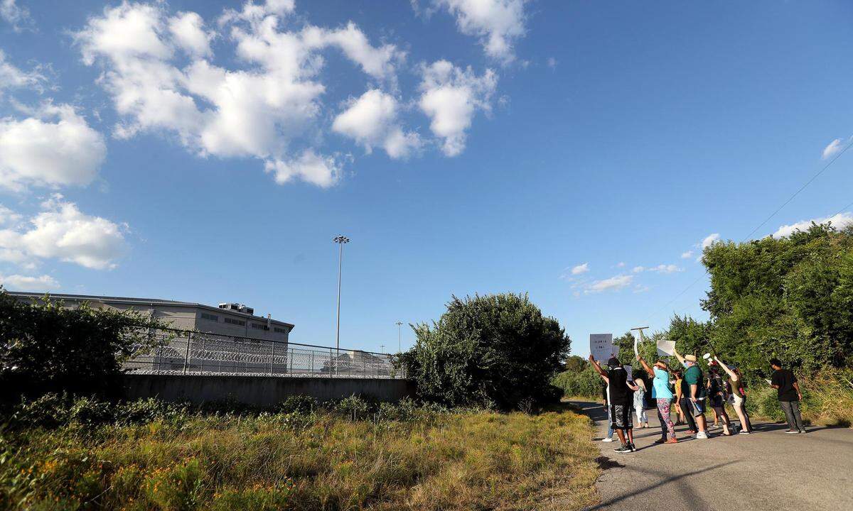 Protesters gather outside the gates of FMC Carswell on Saturday, August 1, 2020, to protest conditions inside the federal medical prison during the COVID-19 pandemic.