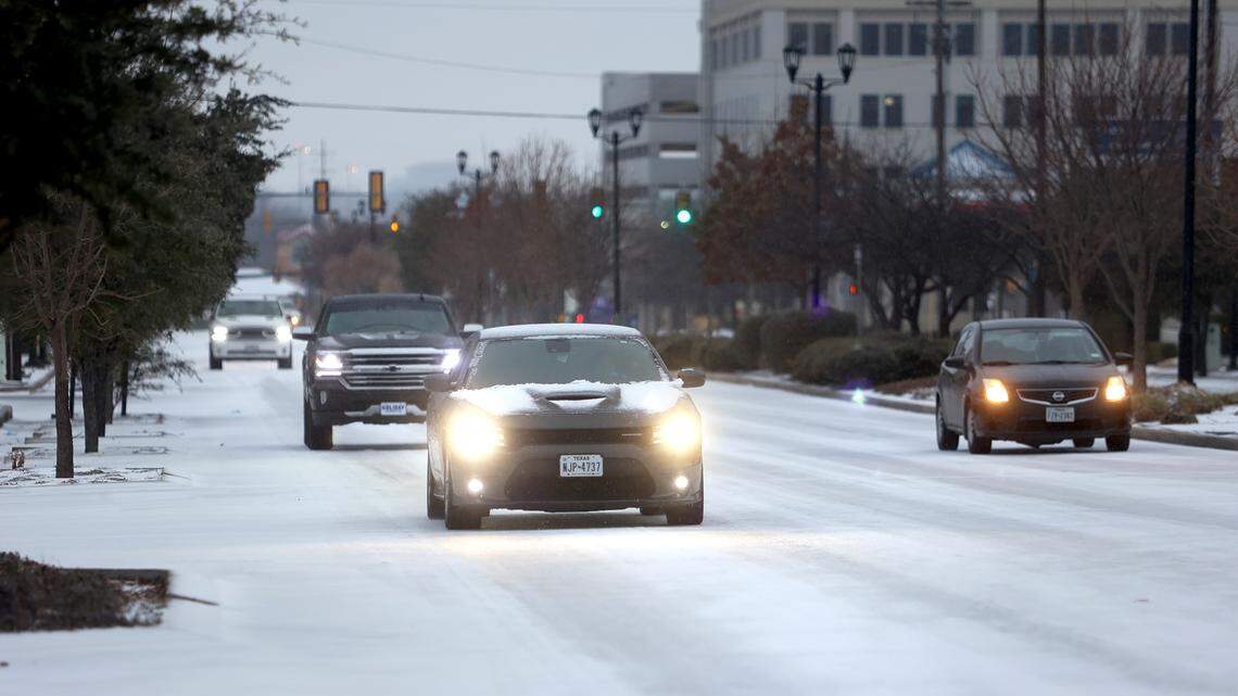 Here’s what to keep in your vehicle’s emergency kit during winter weather