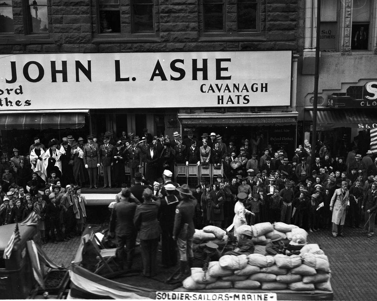 World War veterans on the reviewing stand salute Gold Star mothers during the Armistice Day parade Nov. 11, 1939.