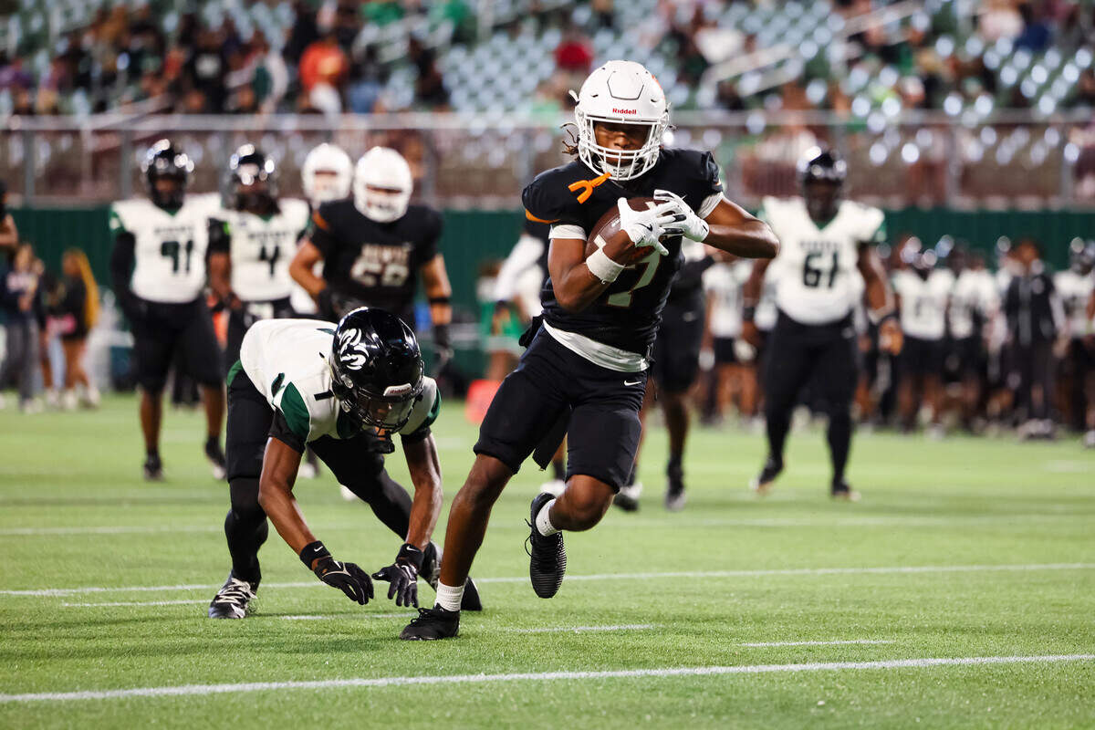 Arlington Bowie wide receiver Maxwell Nichols runs with the ball past a diving defender after making a catch that would result in a touchdown in a bi-district playoff game at Choctaw Stadium in Arlington, Texas on Nov. 14, 2025.