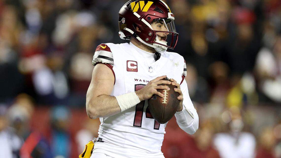 Cowboys signing former NFC East starting quarterback to one-year deal