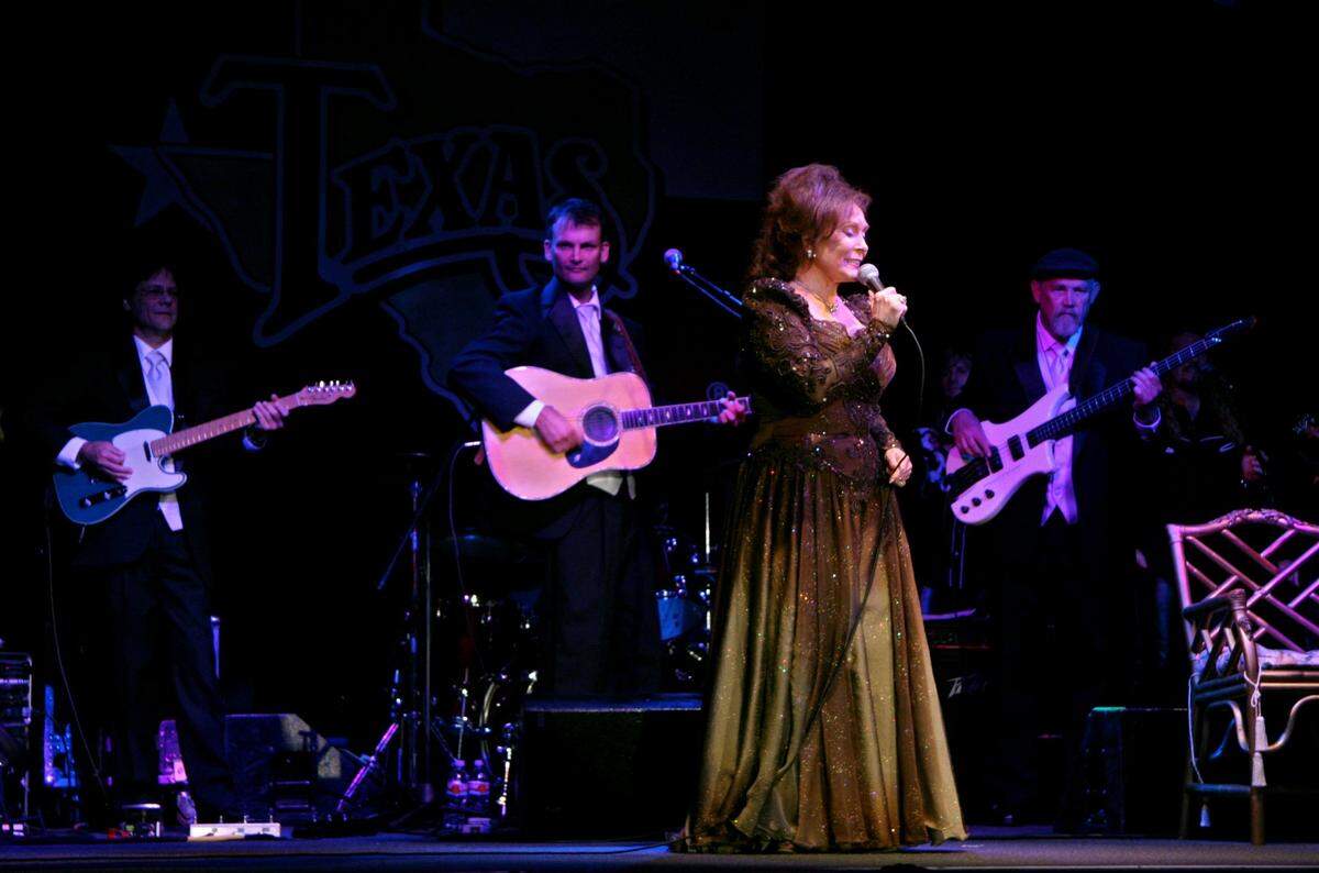 June 16, 2007: Country Legend Loretta Lynn wows the crowd at Billy Bob’s Texas