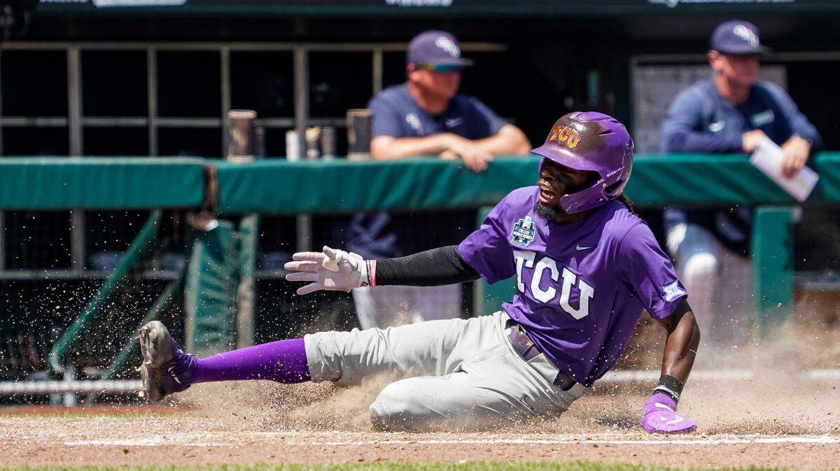 TCU’s Tre Richardson (0) scores on a two-run single by shortstop Anthony Silva in the Horned Frogs’ win over Oral Roberts on Tuesday at the College World Series.