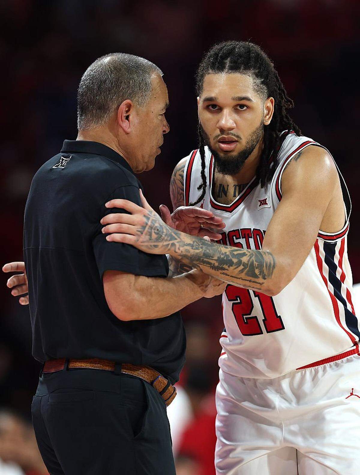 HOUSTON, TEXAS - JANUARY 06: Head coach Kelvin Sampson of the Houston Cougars speaks with Emanuel Sharp #21 during the game against the Texas Tech Red Raiders at Fertitta Center on January 06, 2026 in Houston, Texas. (Photo by Kenneth Richmond/Getty Images)
