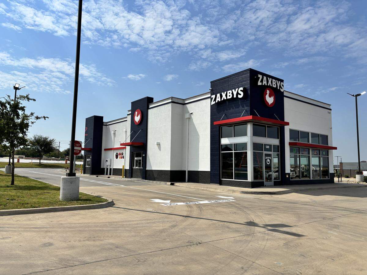 Zaxby’s first Fort Worth location will open on Sept. 1, 2025 at 5384 Sycamore School Road.