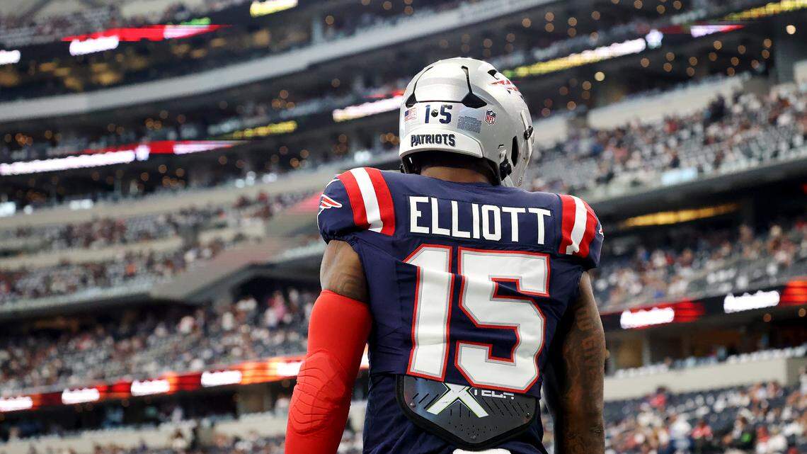New England Patriots running back Ezekiel Elliott warms up at AT&T Stadium on Sunday, October 1, 2023, in Arlington. This is Elliott’s first time competing against the Cowboys since being traded.