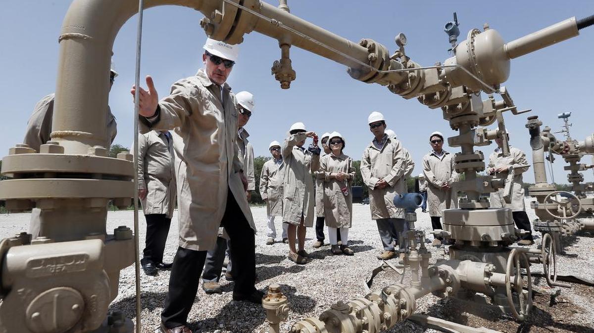 A Quicksilver Resources official shows a delegation of Japanese legislators equipment at a Barnett Shale gas well in far north Fort Worth in 2014.