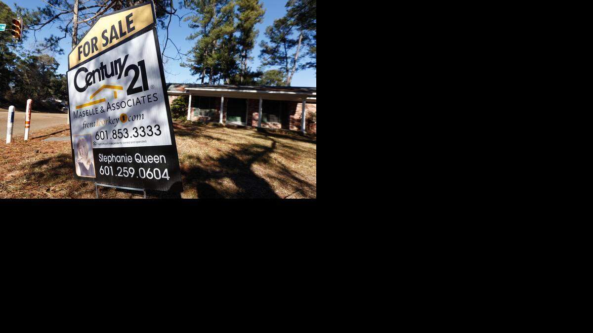 
U.S. home prices rose at a modest pace in November, held back by weaker sales and a limited number of houses for sale. But the slowdown in price increases should help boost sales this year. Home values rose at a double-digit pace in early 2014, making many homes unaffordable.



