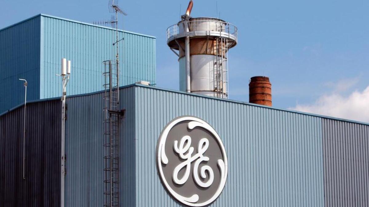 
General Electric said it may move up to 500 American jobs overseas because Congress did not renew a government program that allows foreign companies to borrow money to buy U.S. products. 
