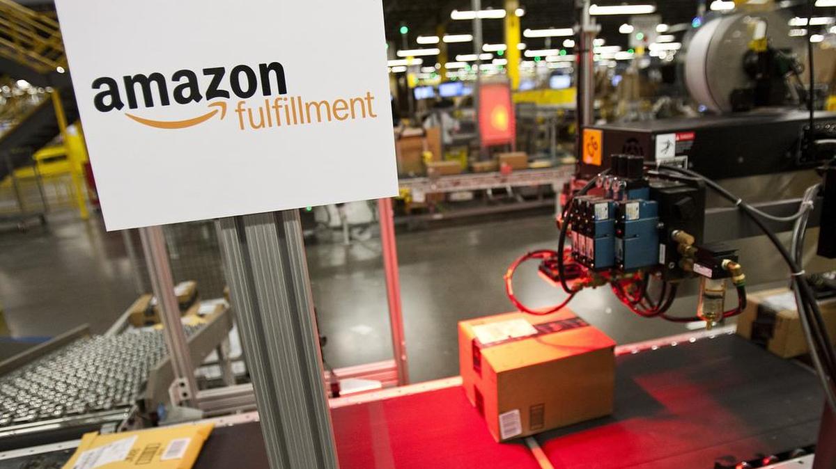 Amazon plans to hire 100,000 people for the holidays at its fulfillment centers, including facilities in Haslet, Coppell and Dallas.