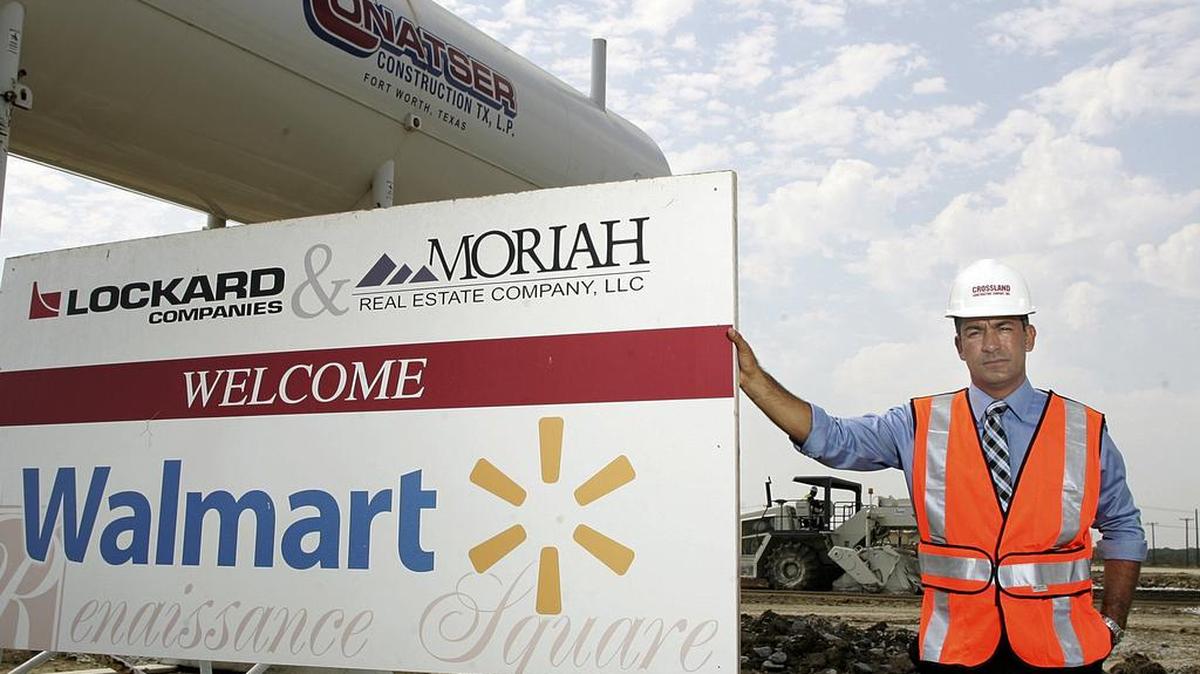
Renaissance Square shopping center construction began in 2012 in the Mason Heights development in southeast Fort Worth. Construction will begin in early 2016 on 140 apartments in the Mason Heights. 
