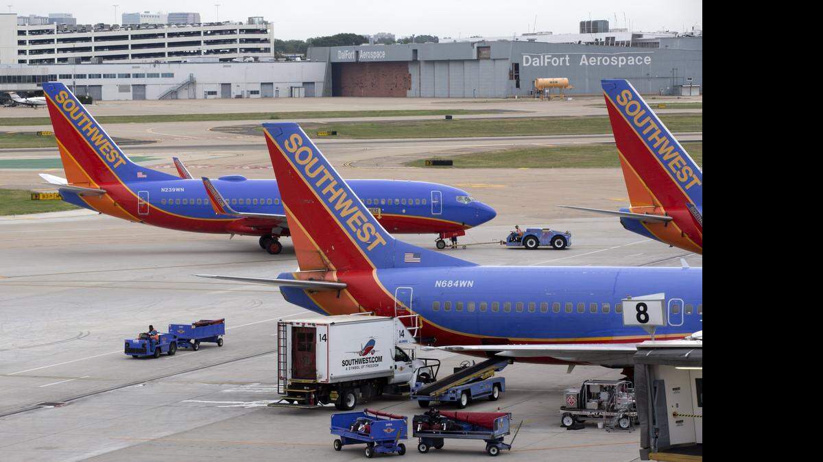 
Since the Wright Amendment restrictions expired last fall, Southwest Airlines has grown its operations at Dallas Love Field to 166 daily flights, up from 115 flights in October. The new flights have boosted the airline’s first quarter profits. (Star-Telegram/Joyce Marshall)
