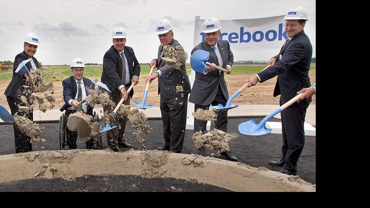 From left, Fort Worth Mayor Betsy Price, Texas Governor Greg Abbott, Facebook’s Thomas J. Furlong, State Rep. Charlie Geren, Ross Perot Jr. and Stuart Staley of Citigroup Energy  joined other dignitaries at the groundbreaking event for Facebook’s   data center   in north   Fort Worth on Tuesday.