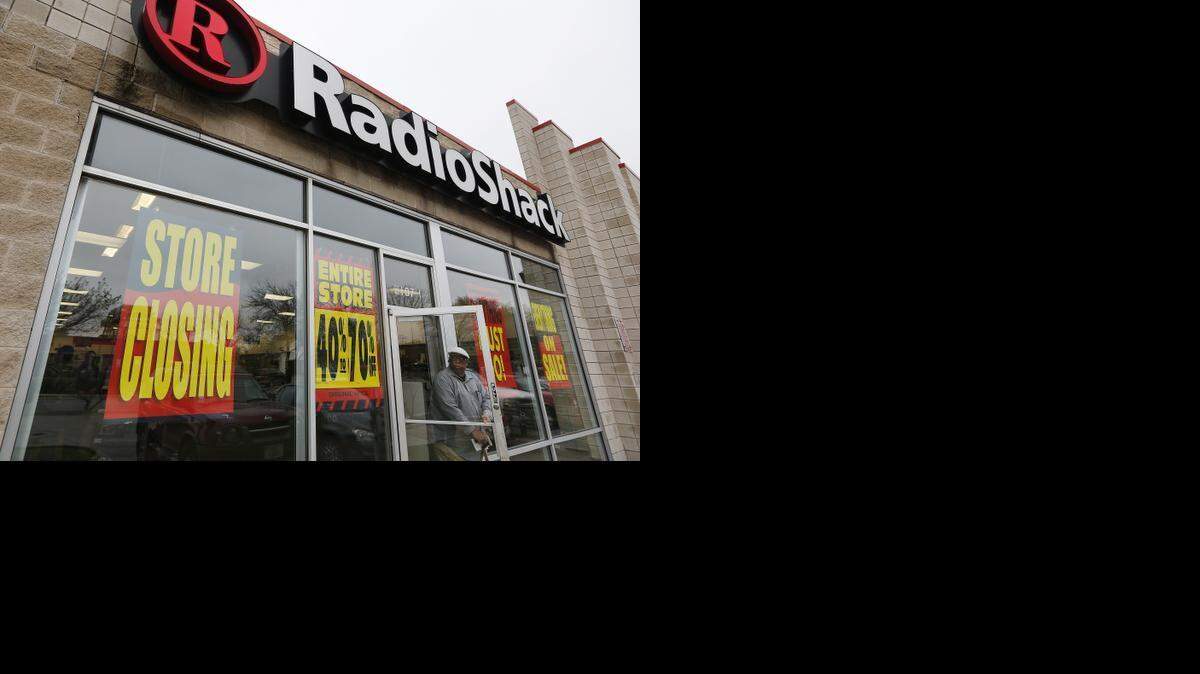 
Bankrupt RadioShack, which is closing hundreds of stores, is selling four industrial properties in Fort Worth.
