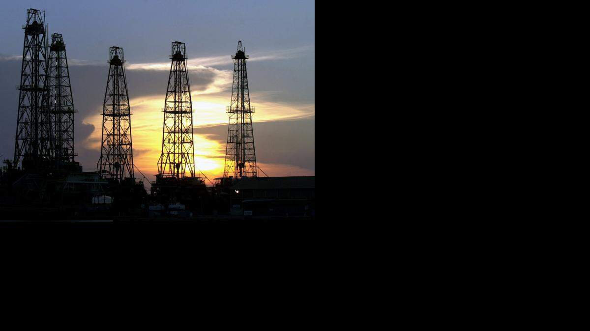 
Schlumberger Ltd., the world’s biggest oilfield-services company, tackled the “uncertain environment” of plummeting crude prices head-on by cutting about 9,000 jobs and reducing costs.




