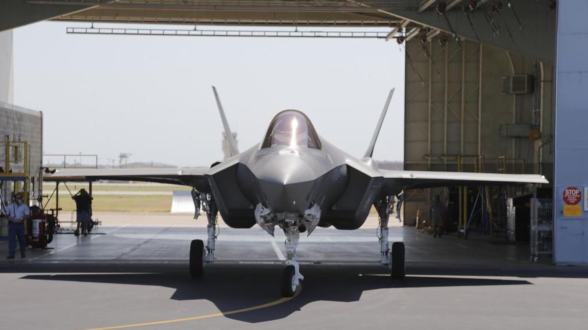 An Air Force version of the F-35 taxis out for a test flight at Lockheed Martin Aeronautics in Fort Worth.