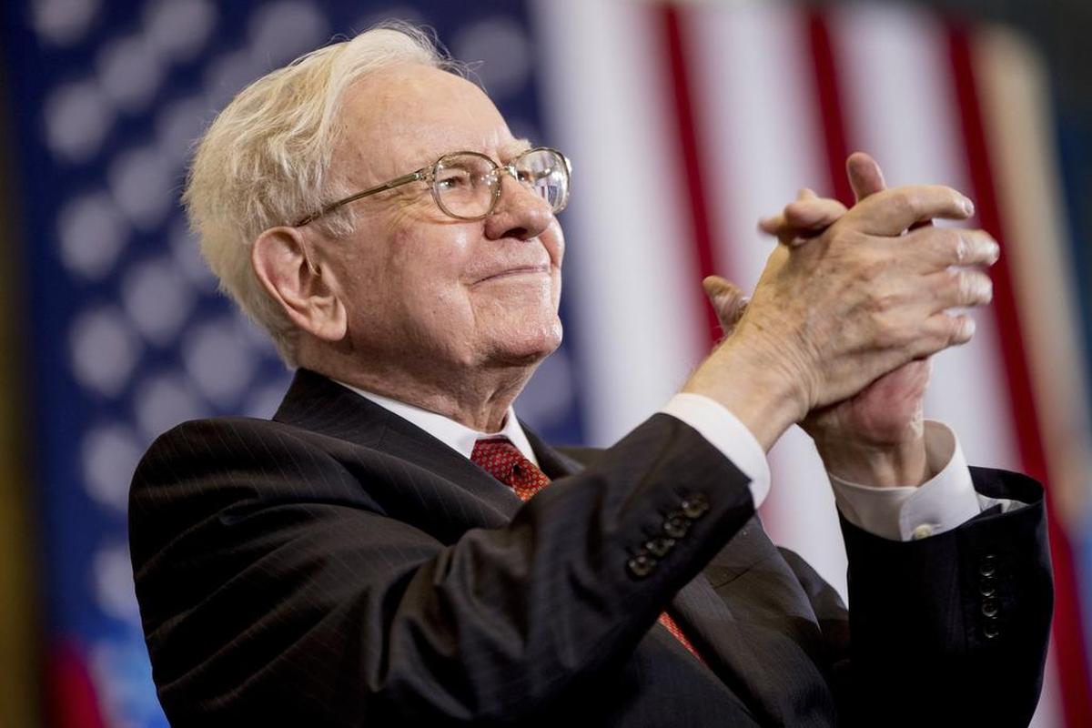 Warren Buffett’s Berkshire Hathaway has offered $9 billion to acquire Oncor Electric Delivery.
