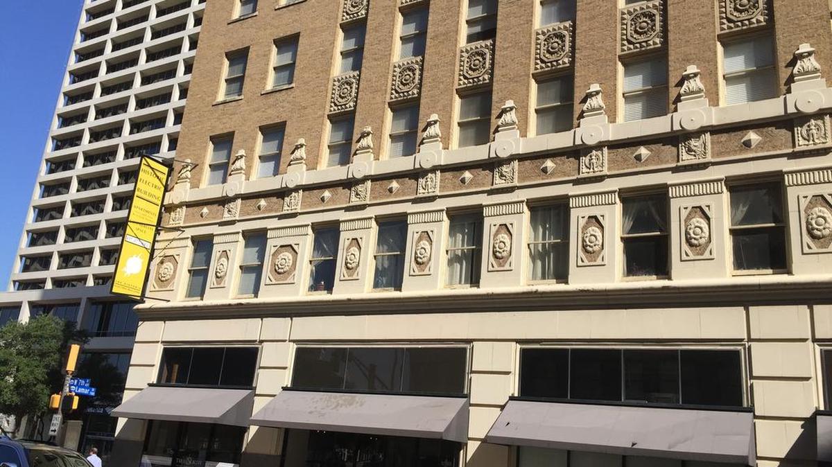 The 18-story Historic Electric Building apartments in downtown Fort Worth has been sold.
