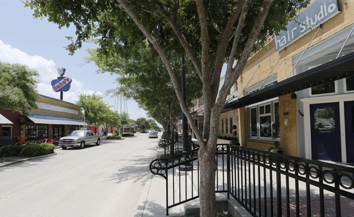 Restaurants and shops line Oak Street in downtown Roanoke, which has built a reputation as a dining destination.