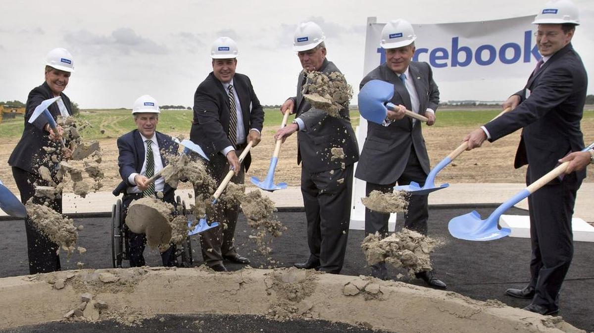 Texas Governor Greg Abbott joined dignitaries at the groundbreaking for Facebook’s data center project in north Fort Worth in July.