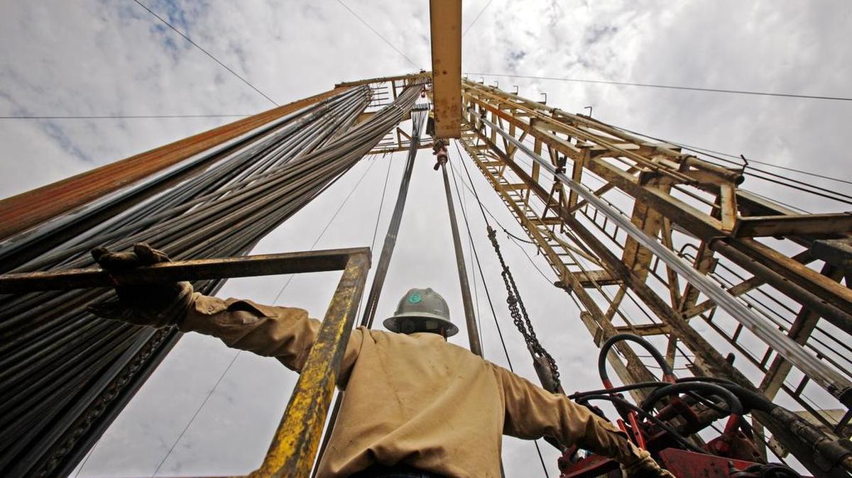 
The Obama administration approved limited crude oil trading with Mexico on Friday, easing the longstanding U.S. ban on crude exports. The move came as oil prices ended down for the week and the domestic rig count climbed.

