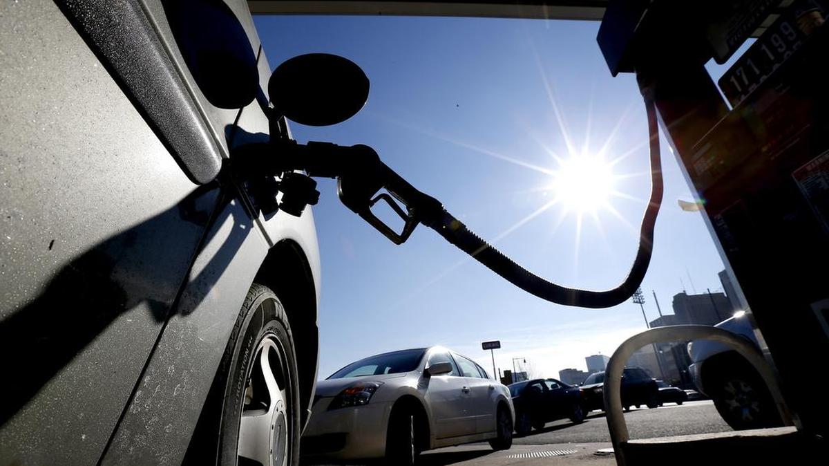 The statewide average for a gallon of unleaded regular dropped 4 cents to $1.94 last week.