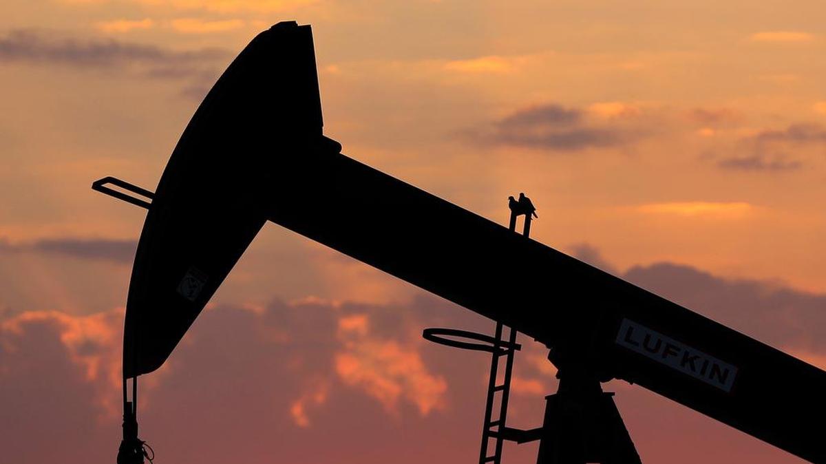 Oil prices fell below $35 a barrel on Monday for the first time since 2009.