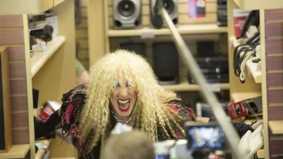 
In 2014, Twisted Sister front man Dee Snider was among the celebrities to appear in RadioShack’s Super Bowl ad.