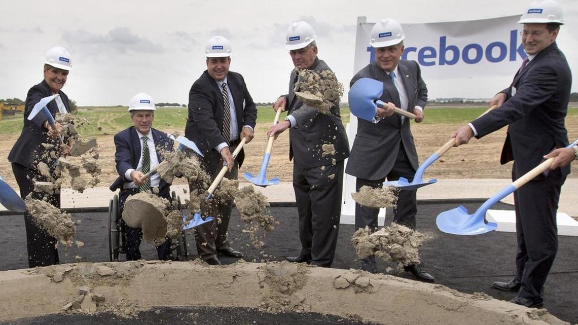 Texas Governor Greg Abbott, center, joined other dignitaries in the groundbreaking event for Facebook's new data center project at Alliance in north Fort Worth in July 2015.