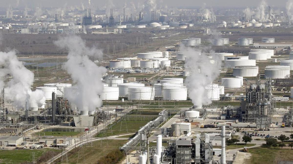 A report by the Washington D.C.-based Environmental Integrity Project and Austin-based Environment Texas found that 679 facilities from the Beaumont/Port Arthur area to rural West Texas emitted more than 68 million pounds of pollutants last year during breakdowns or maintenance.