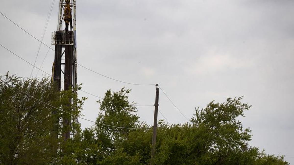 There were no active drilling rigs in the Barnett Shale for a third-straight week. This is a drilling rig that was working a well near Denton in 2014.
