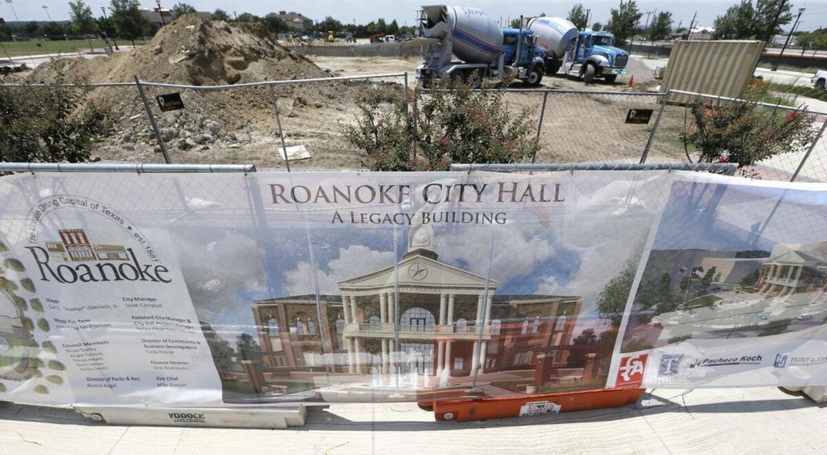 Roanoke is building a new city hall on the south end of Oak Street, in downtown Roanoke.