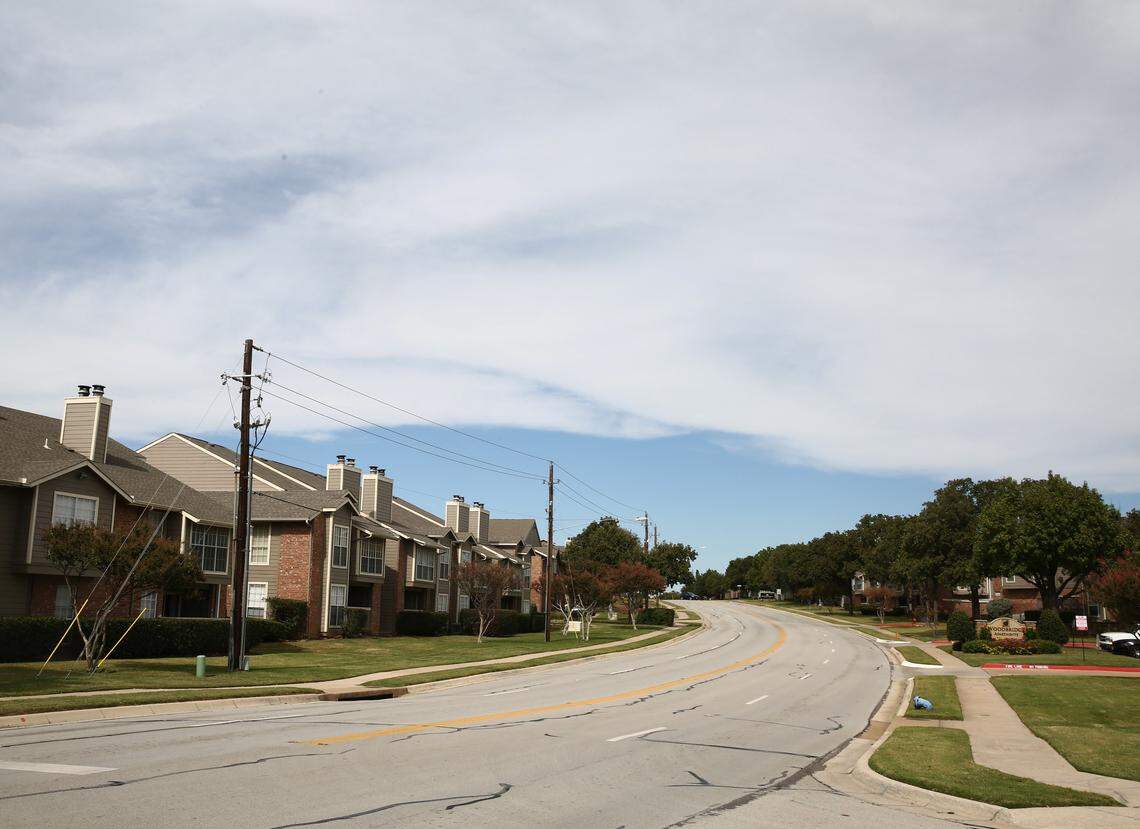 An apartment complex in Bedford’s Martin Drive. Cities in the Dallas-Fort Worth area grapple differently to accommodate a growing population.