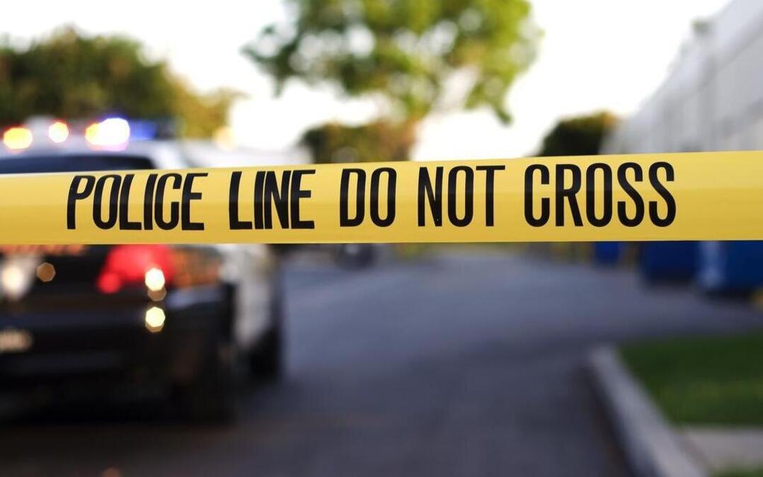 A man jumped to his death off an overpass at the Texas 360/Interstate 20 interchange in southeast Arlington on Sunday, delaying traffic for two hours.