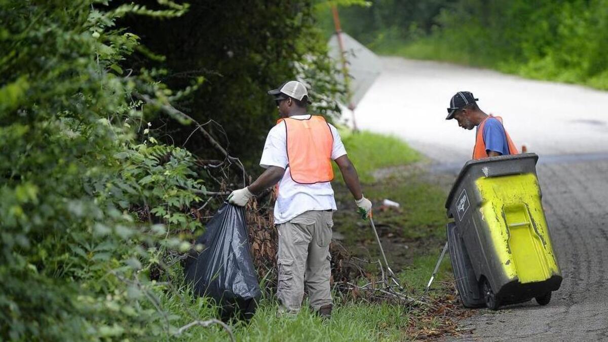 Community service can be an option for offenders with Class C warrants in Fort Worth who come forward to settle.