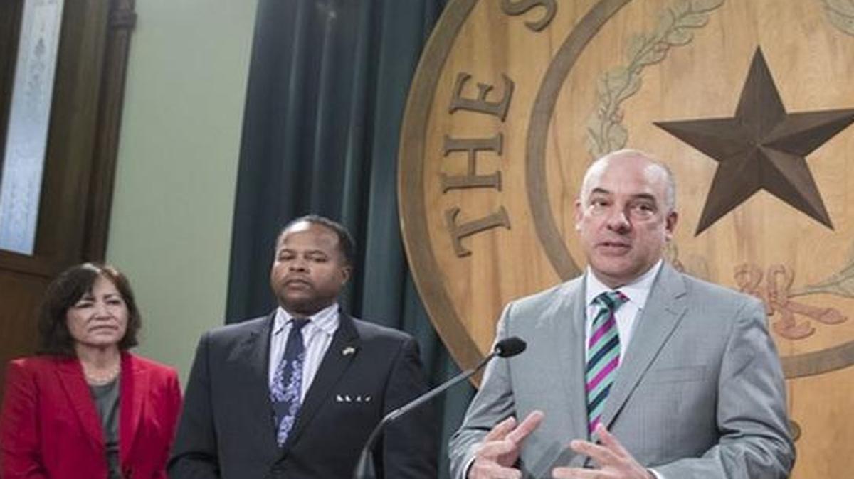 State Rep. Chris Turner, D-Grand Prairie, shows his support of minimum wage bills being considered in the House Business and Industry Committee during a press conference March 20.