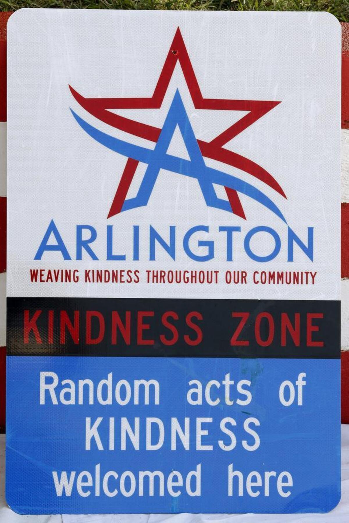 Arlington Mayor Jeff Williams recently challenged the city’s residents to perform 400,000 Random Acts of Kindness this year.