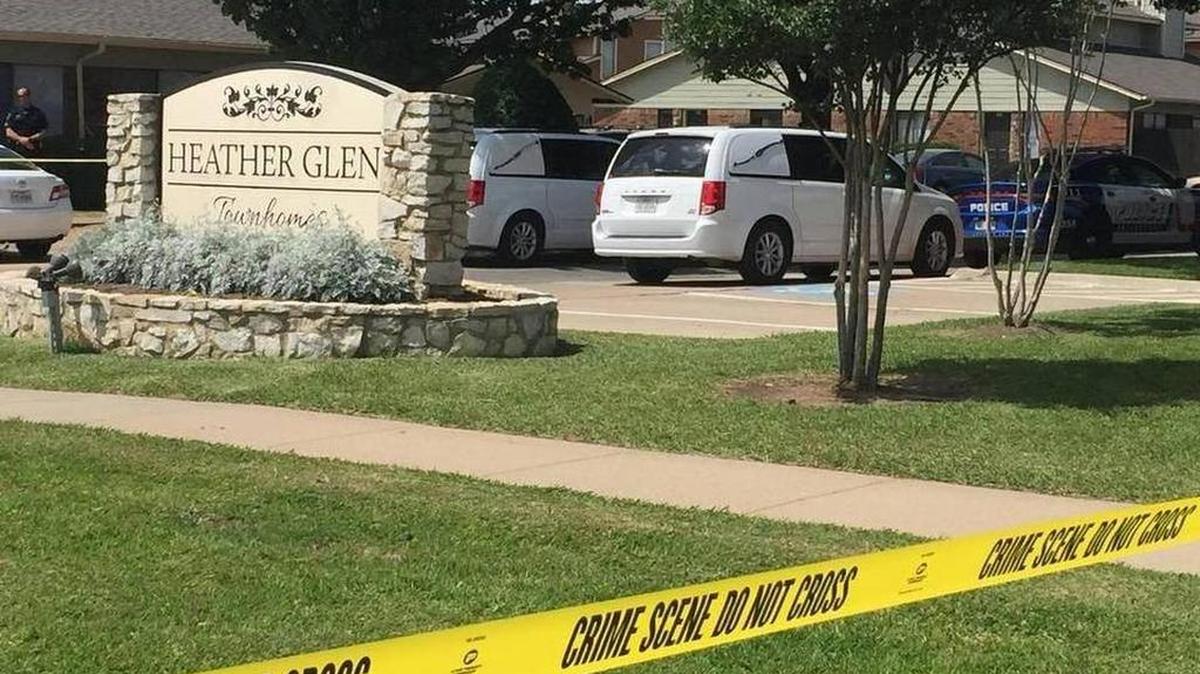Investigators at the Heather Glen Townhomes in Arlington, where Kenishia Walker was found dead.