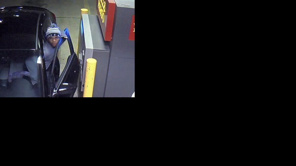 
Arlington police are looking for this man in his early 20s in connection with a robbery and kidnapping. 
