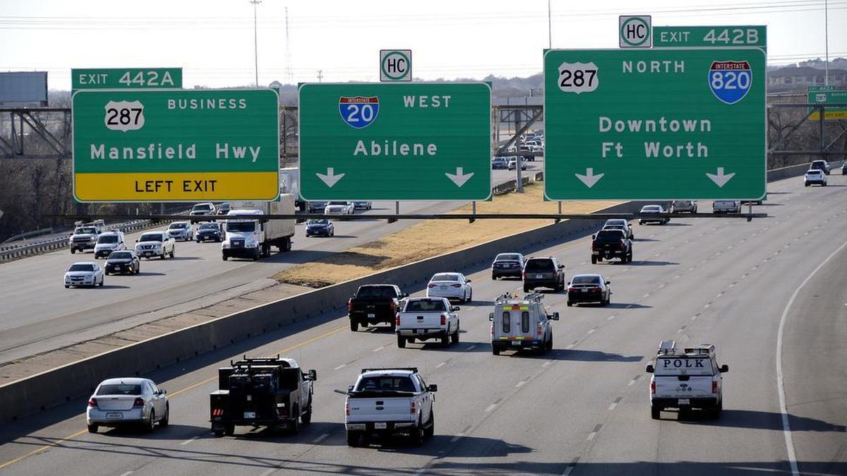 Westbound traffic on I-20 approaches the U.S. 287 and 820 interchange in Arlington.
