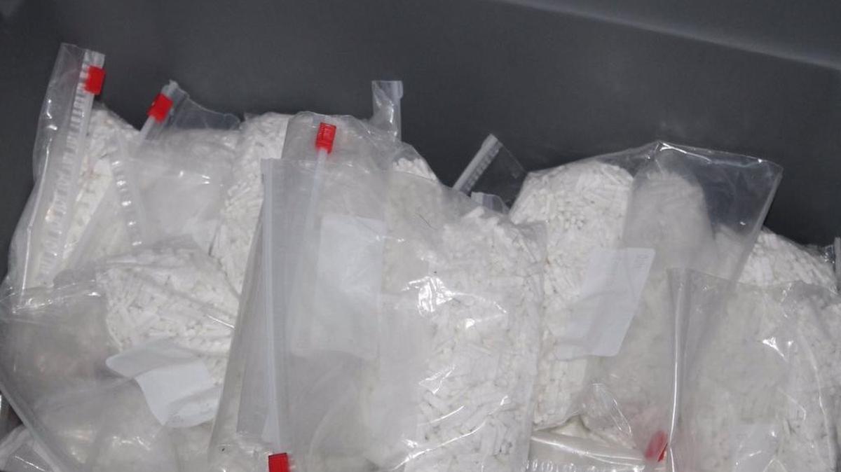 Arlington police seized 72,000 pills from an apartment this week.