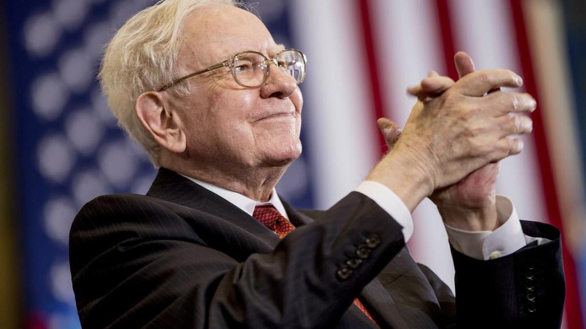 Conservative activists are pushing back against the so-called “Buffett Bill,” which would let billionaire Warren Buffett hang onto his car dealerships in Texas but keep the market closed to Tesla and other manufacturers.