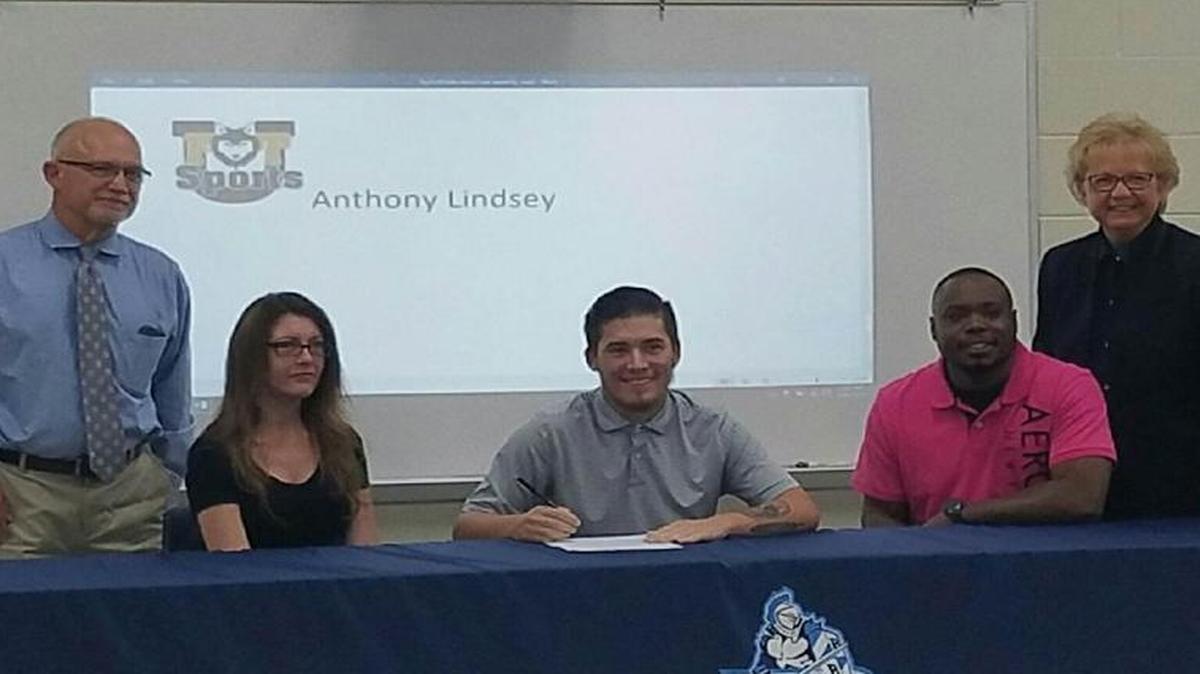 Anthony Lindsey, center, signs with Forest Trail Sports University.