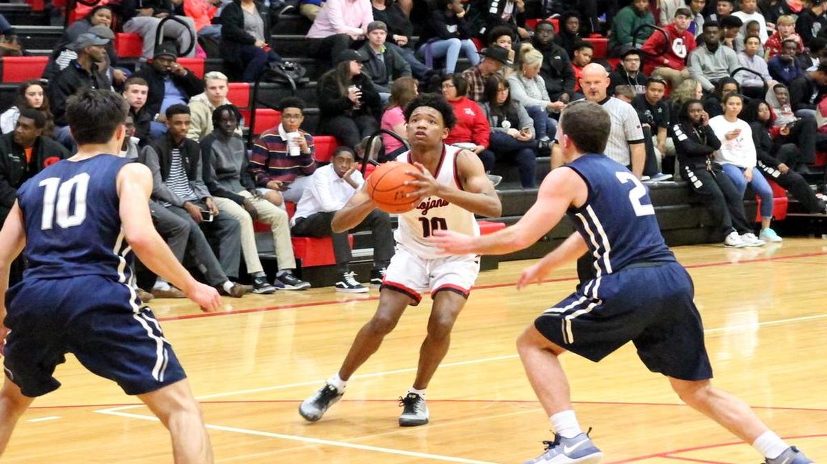 Josh Kashila gets ready to shoot last Friday against Flower Mound.