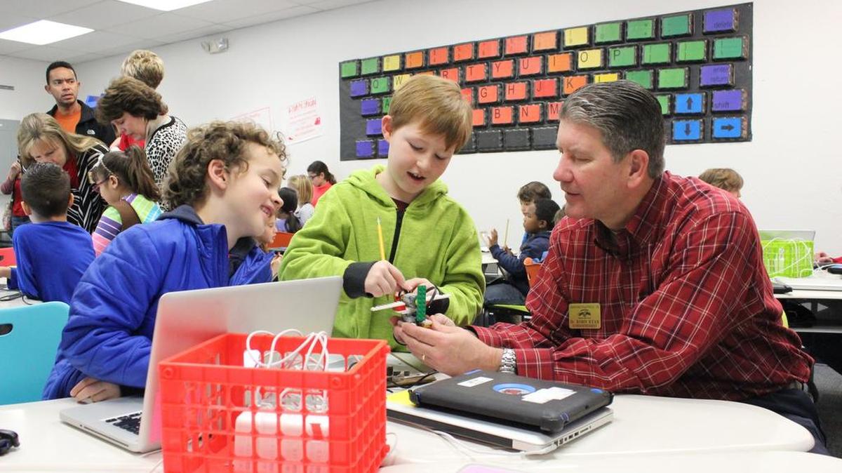GCISD Superintendent Robin Ryan visits Cannon Elementary School.