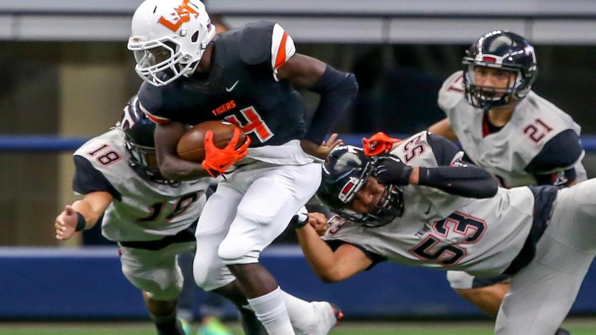 Laki Saafi, at lower right, in action last season as a linebacker.