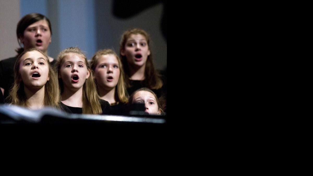 
Choir middle school students sing on Dec. 16.
