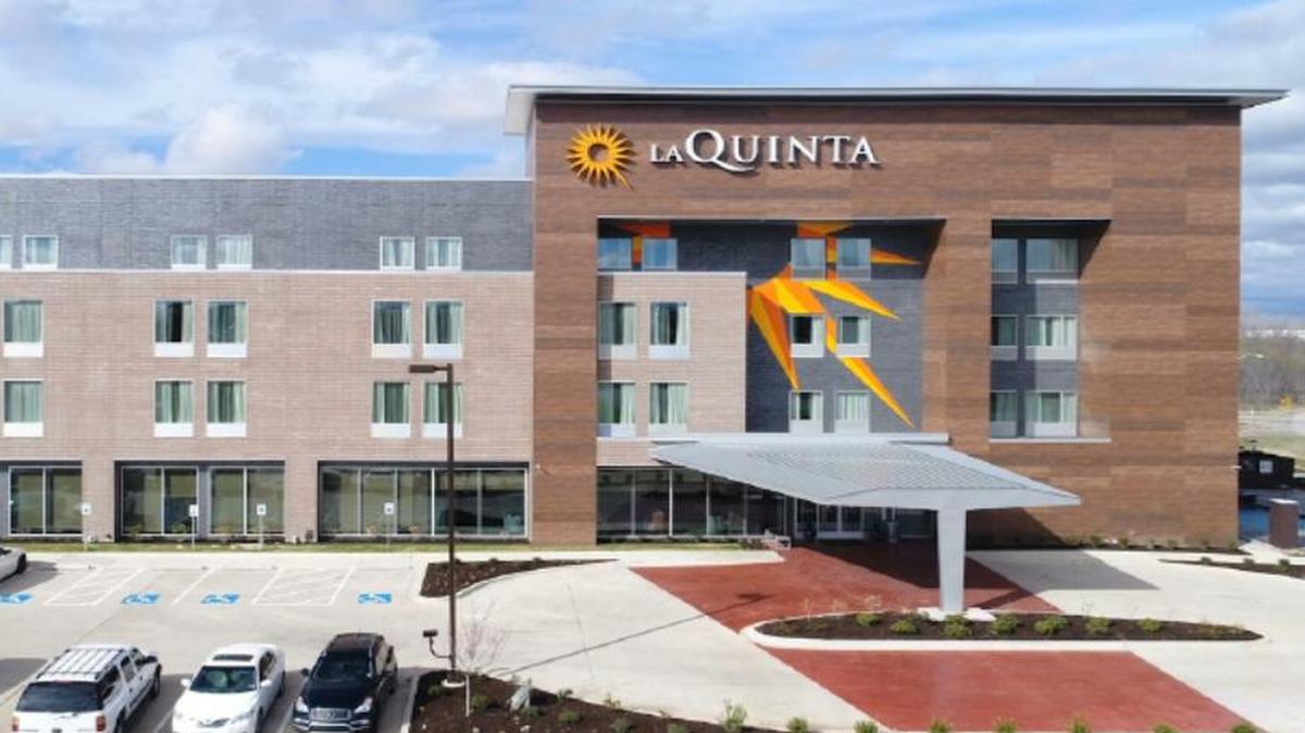 Developer photo of a recently built Grand Prairie facility neat I-30. The architecture and color scheme will be similar to the hotel to be built in Euless.