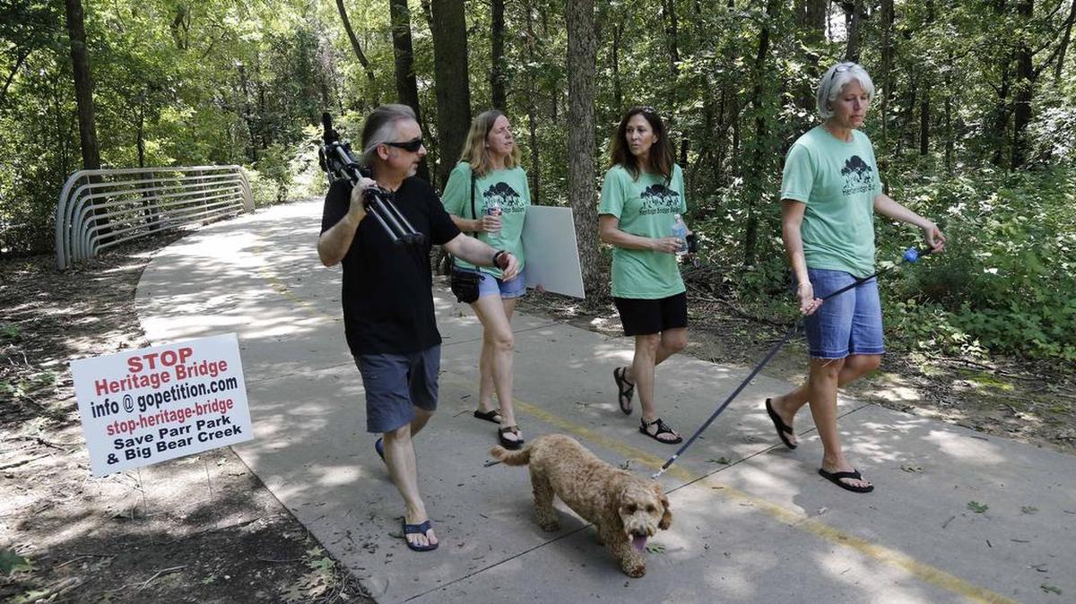 Steve Dwinnell, Pippa Robe, Diana Nowlin and Dana McCormick oppose Heritage Bridge